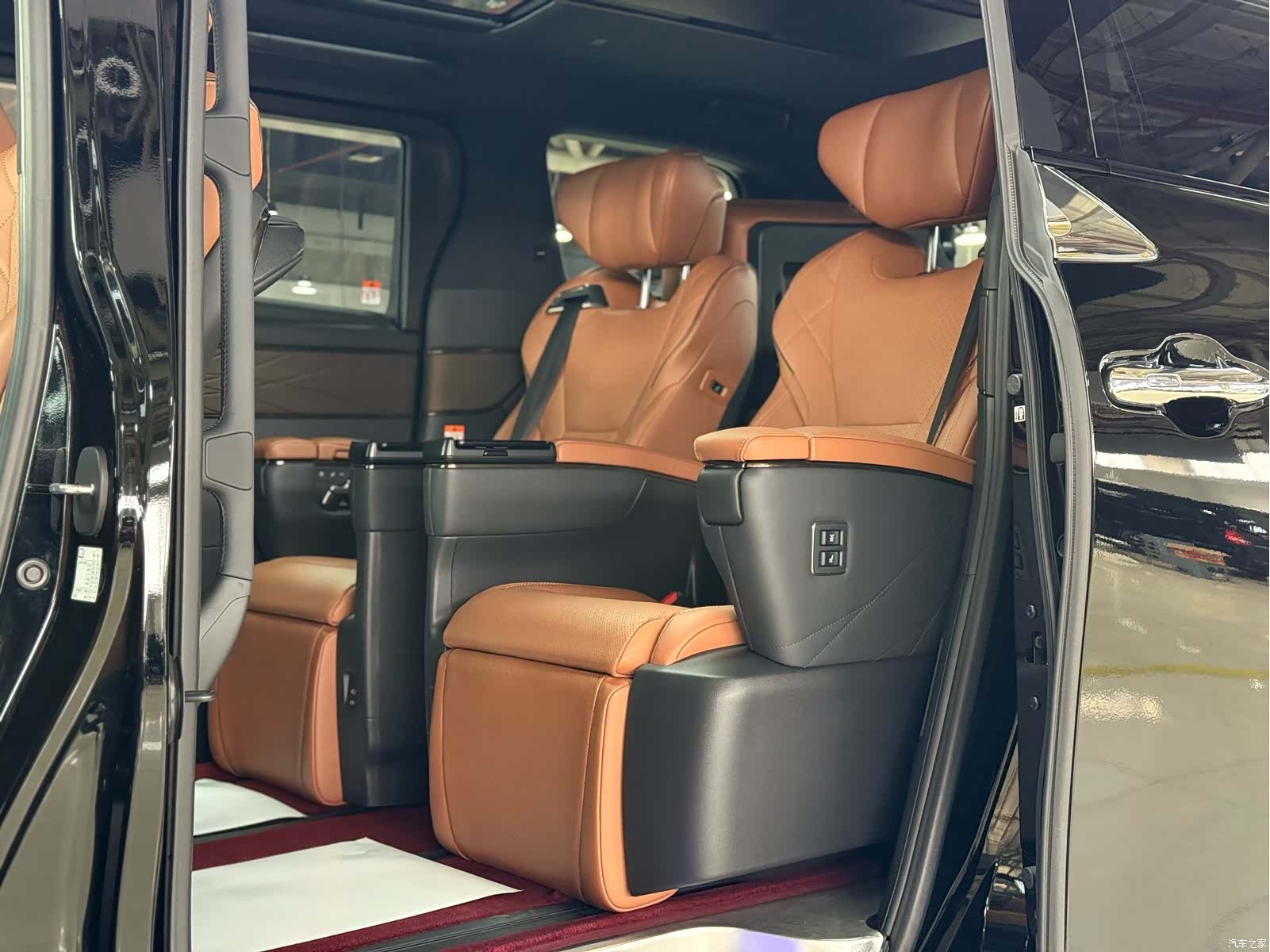 Toyota Alphard, 2023 12