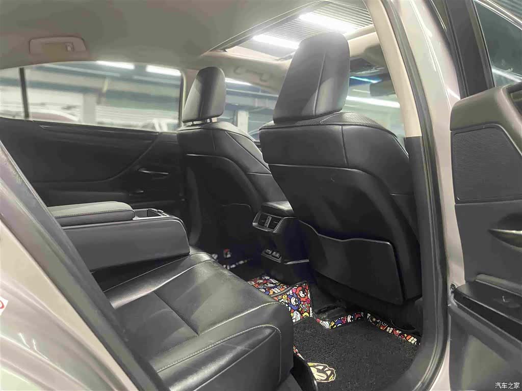 Lexus ES, 2019 10