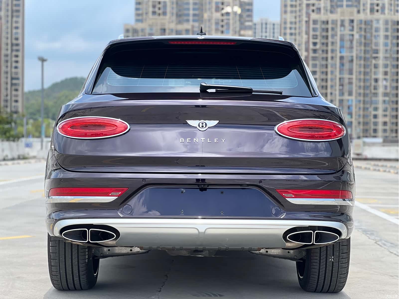 Bentley Bentayga, 2023 13