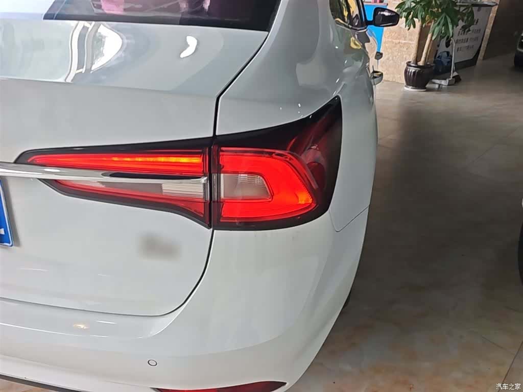 Roewe i5, 2019 8