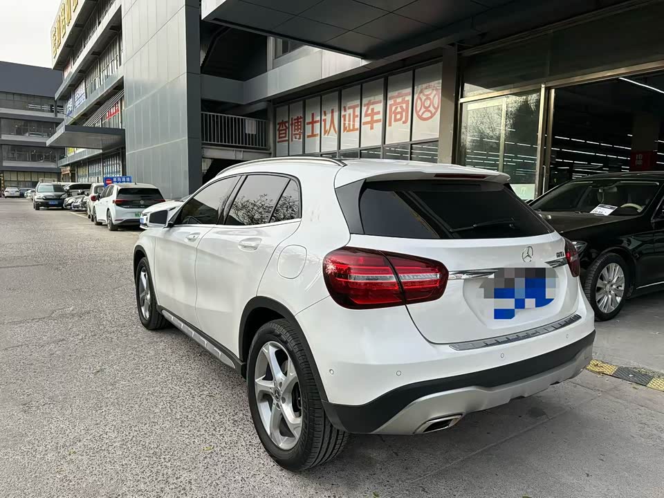 Mercedes-Benz GLA