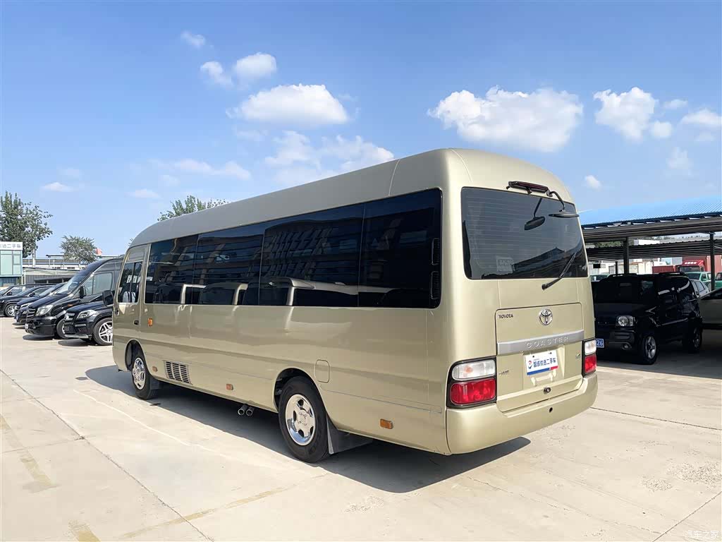 Toyota Coaster, 2018 18