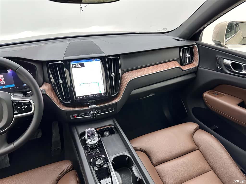 Volvo XC60, 2025 14