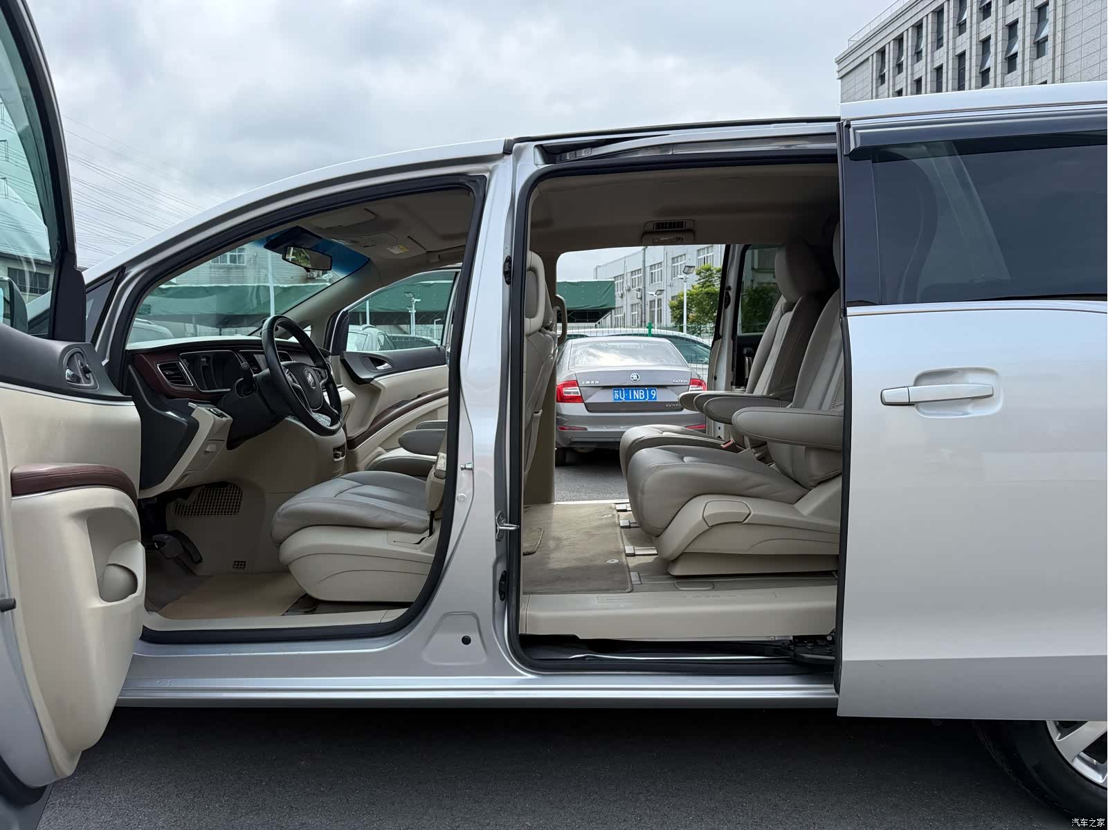 Buick GL8, 2017 9