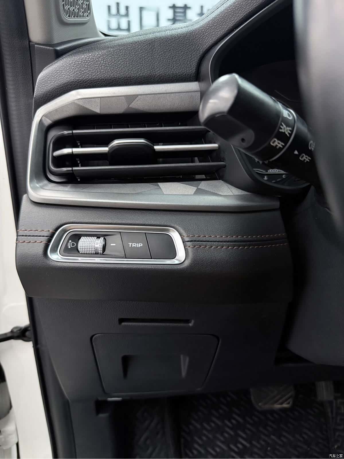 Geely X6, 2022 17