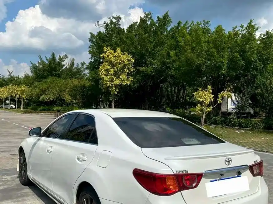 Toyota Reiz