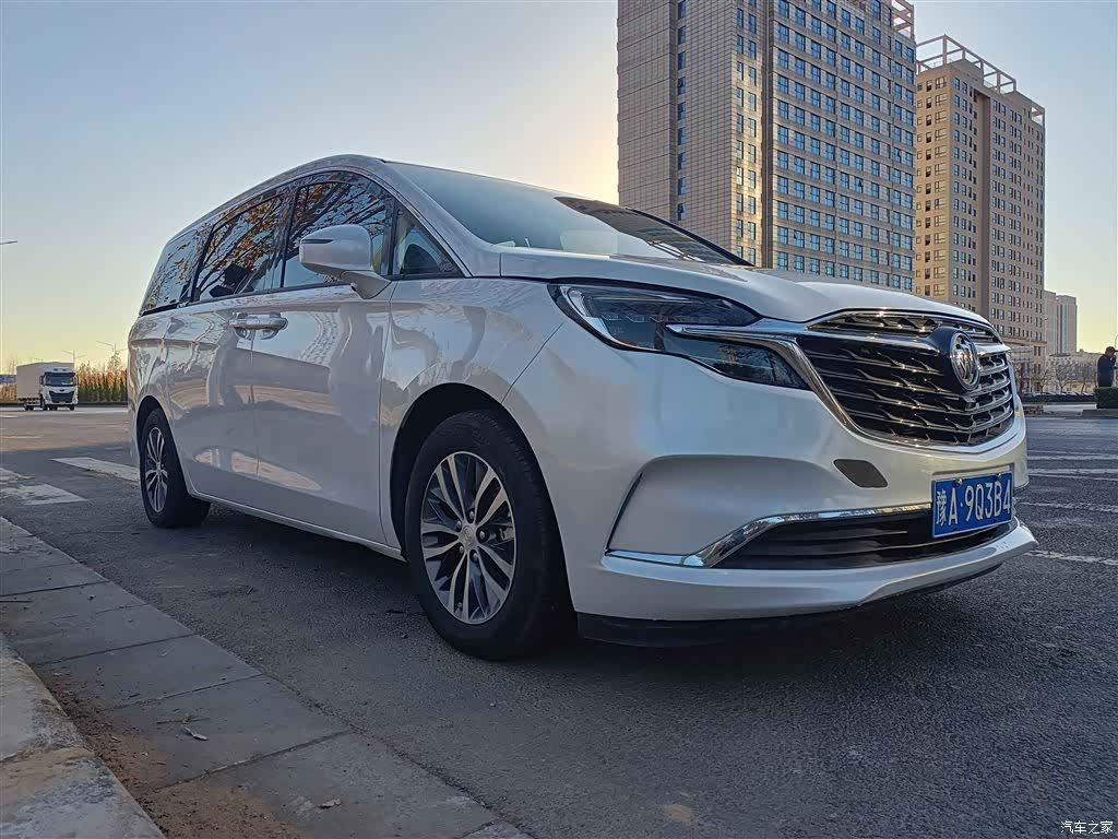 Buick GL8, 2022 3