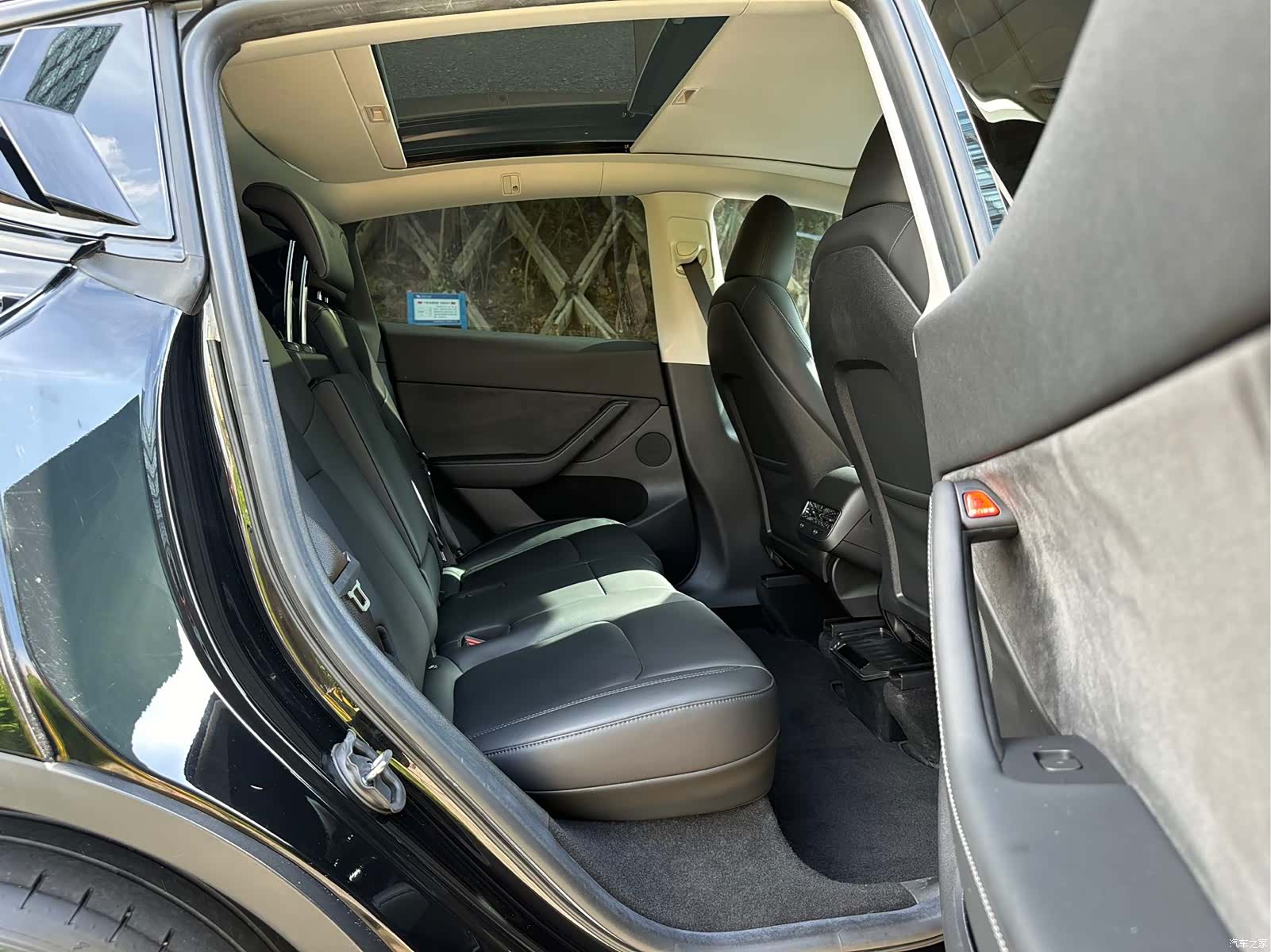 Tesla Model Y, 2023 13