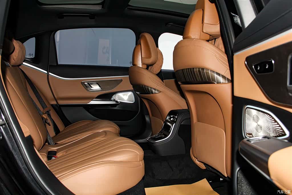 Mercedes-Benz E-Class, 2025 28