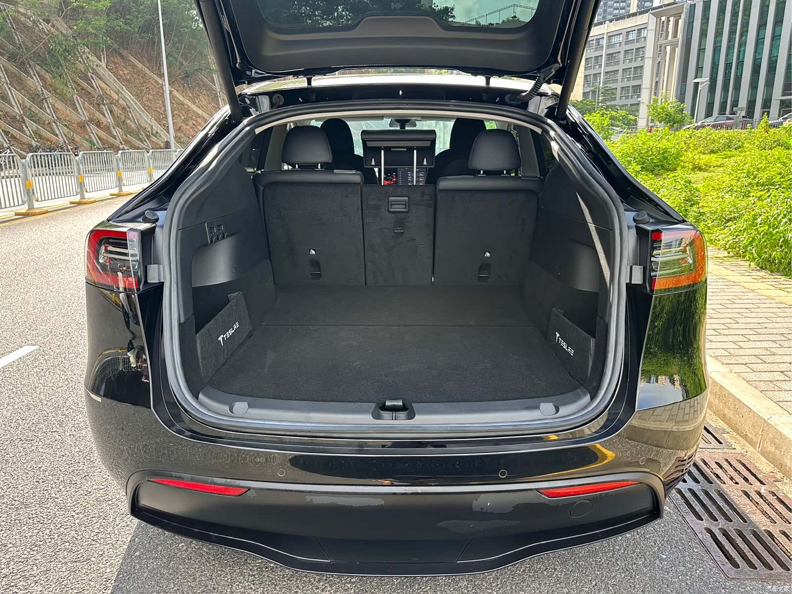 Tesla Model Y, 2023 15