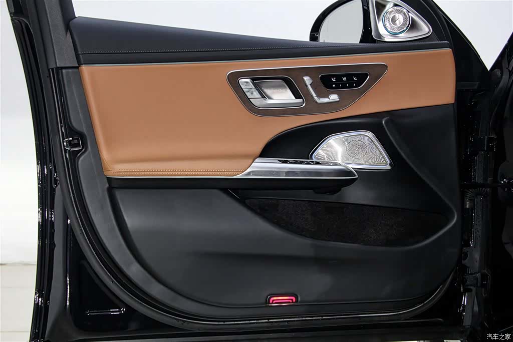 Mercedes-Benz E-Class, 2025 18