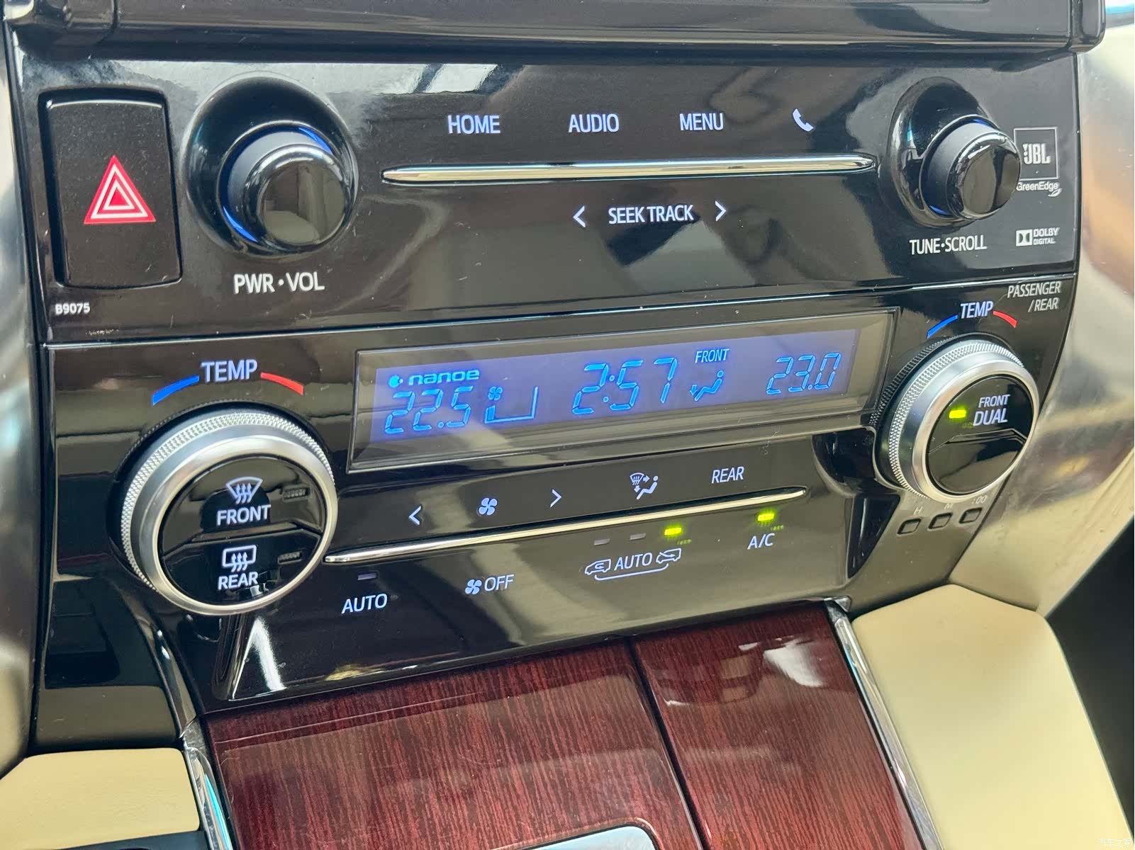 Toyota Alphard, 2015 15