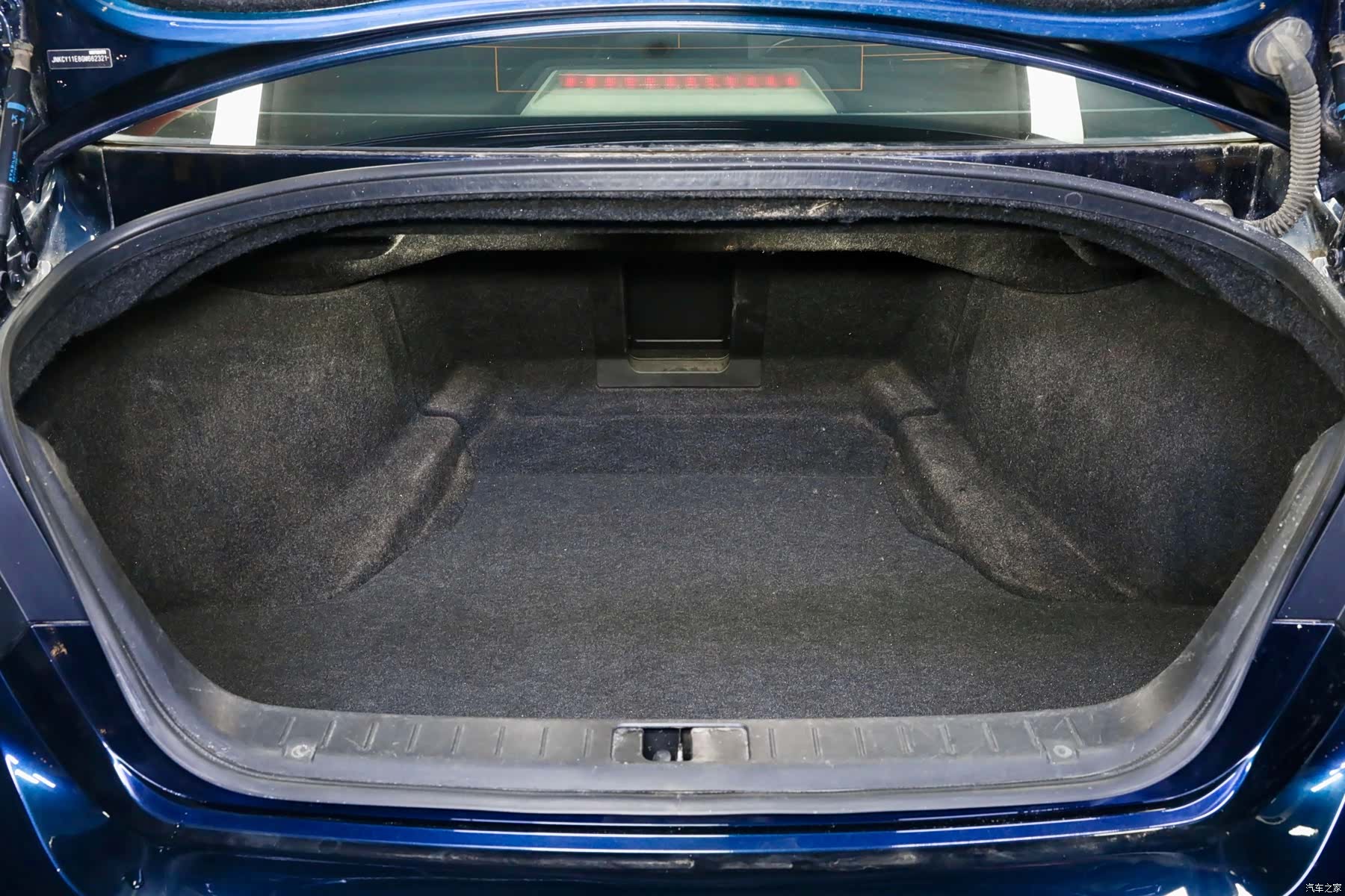 Infiniti Q70, 2016 8