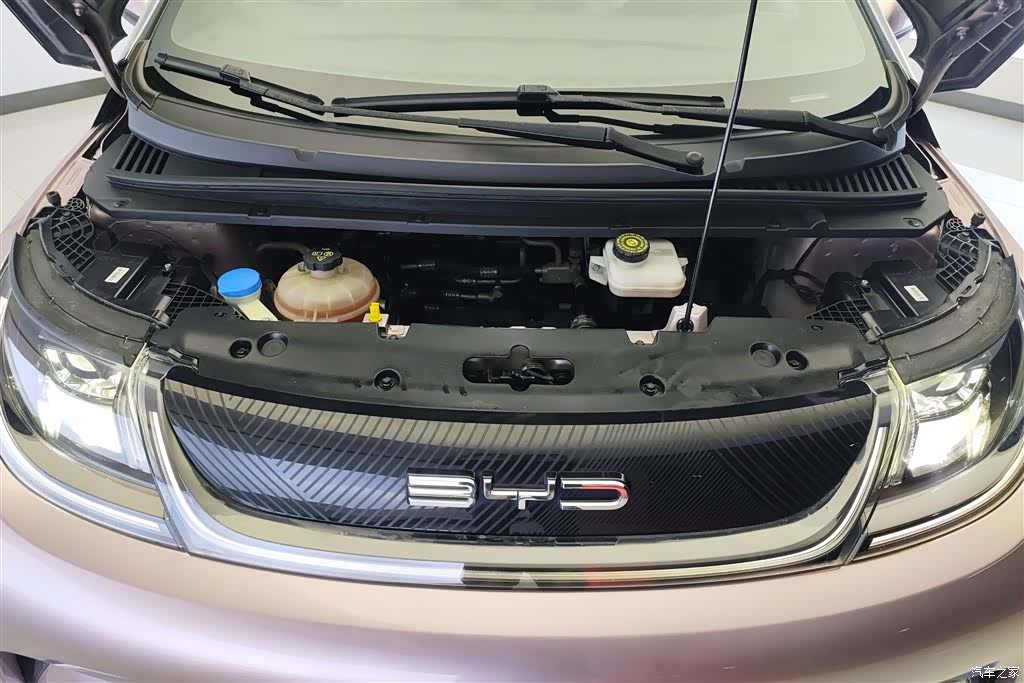 BYD Dolphin, 2022 10