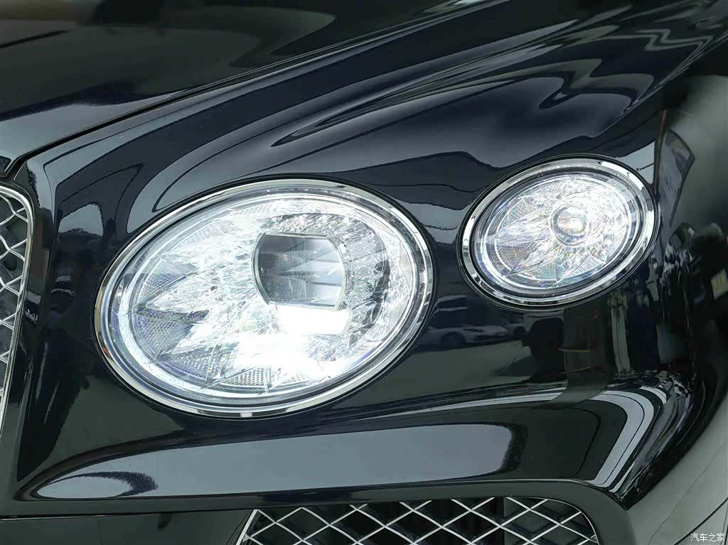 Bentley Bentayga, 2022 25