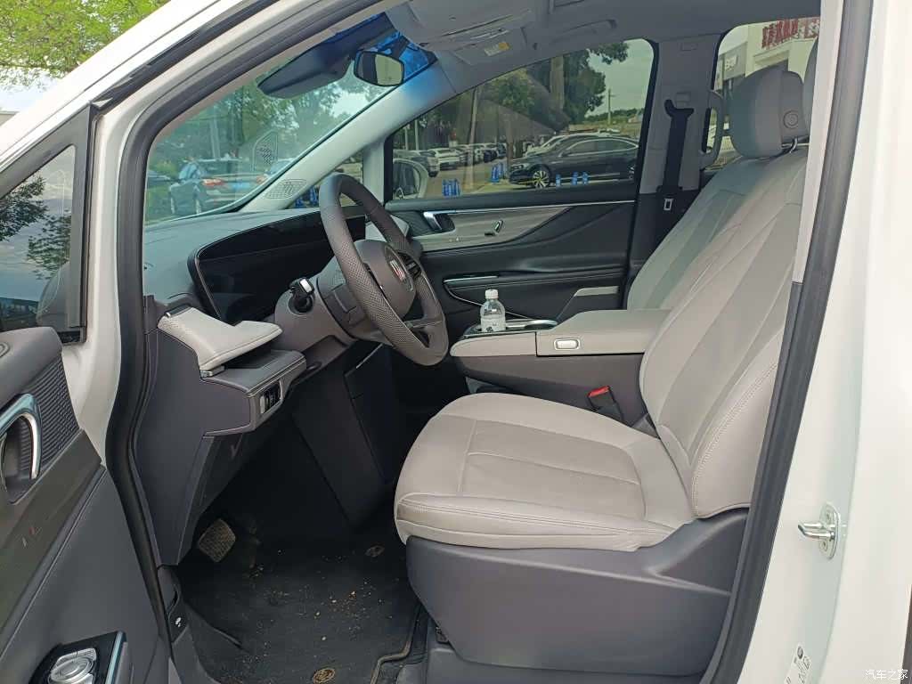 Buick GL8, 2024 9