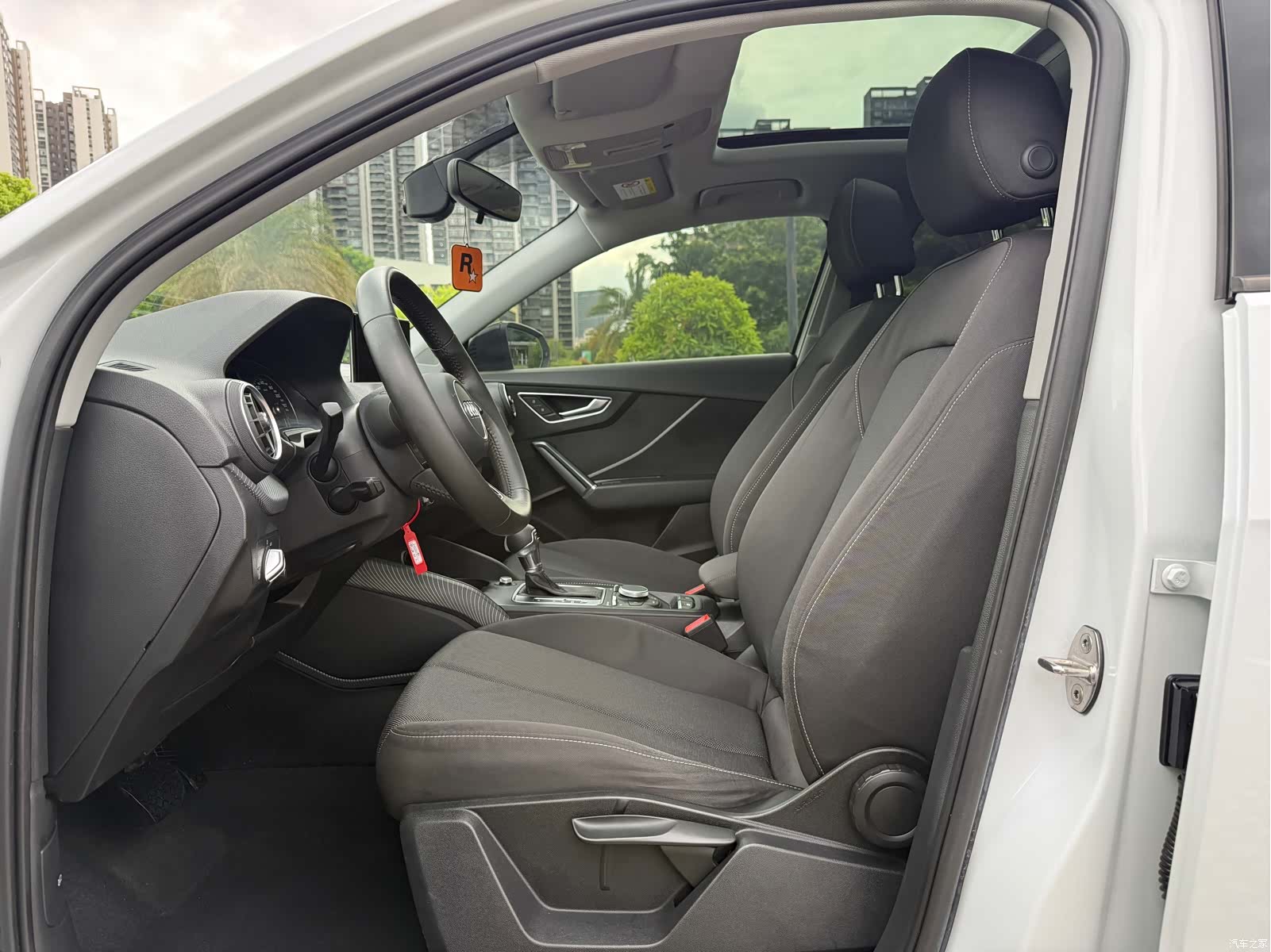 Audi Q2L, 2019 10
