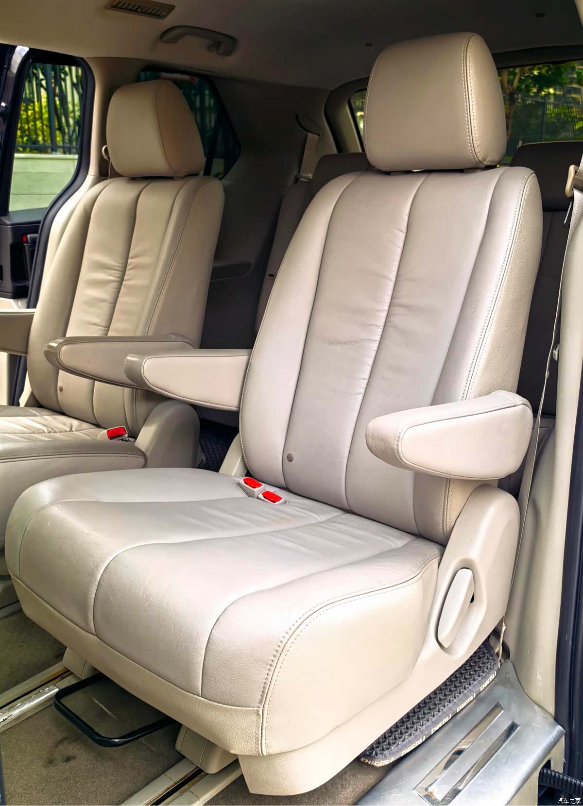 Mazda 8, 2013 38