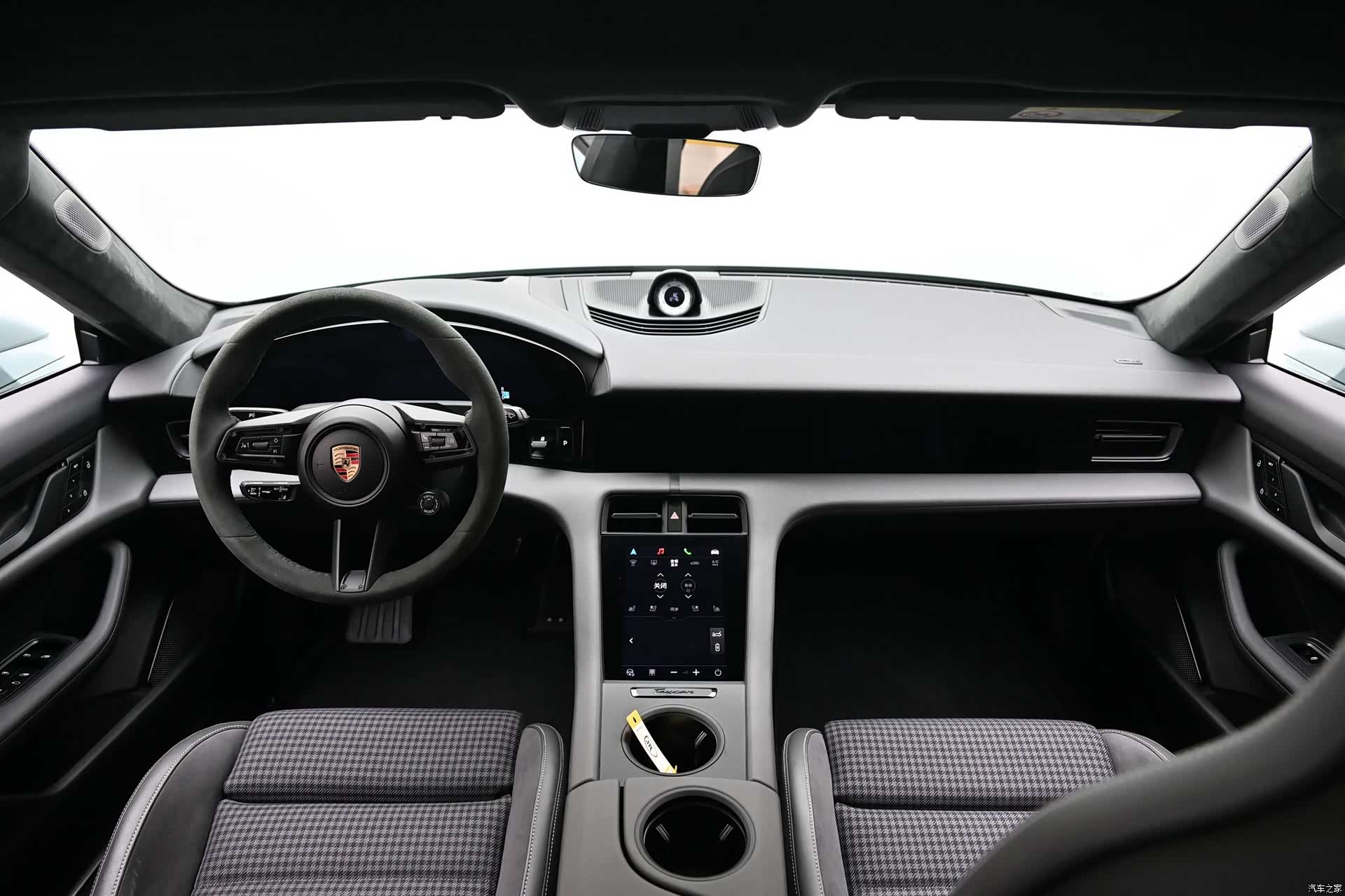 Porsche Taycan, 2025 все фото