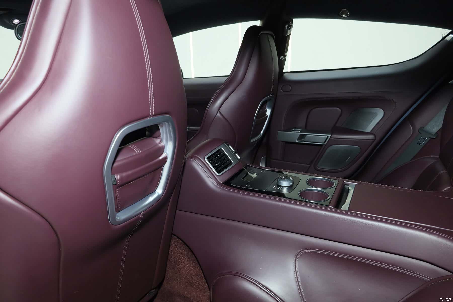 Aston Martin Rapide, 2013 17