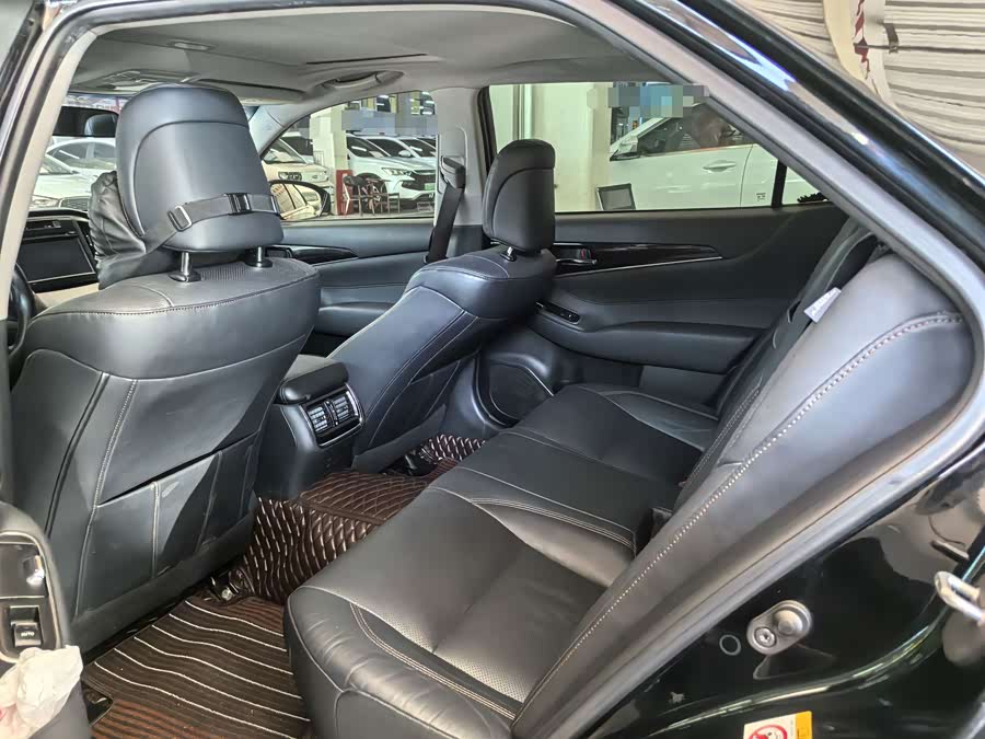 Toyota Crown 2018, фото 10