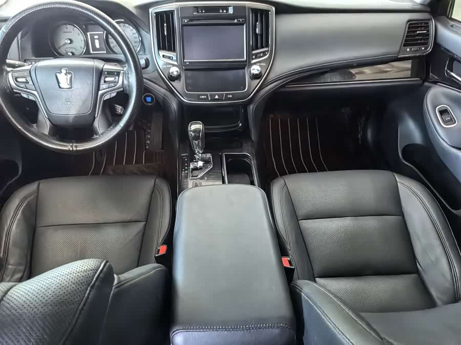 Toyota Crown 2018, фото 8