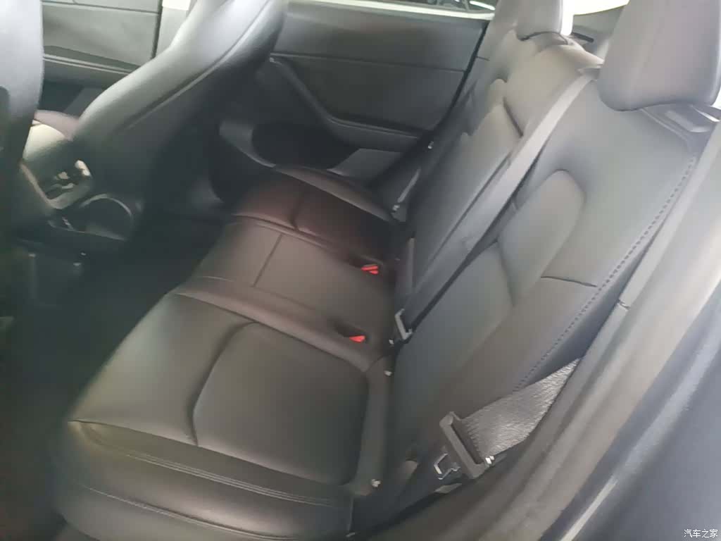 Tesla Model Y, 2023 17