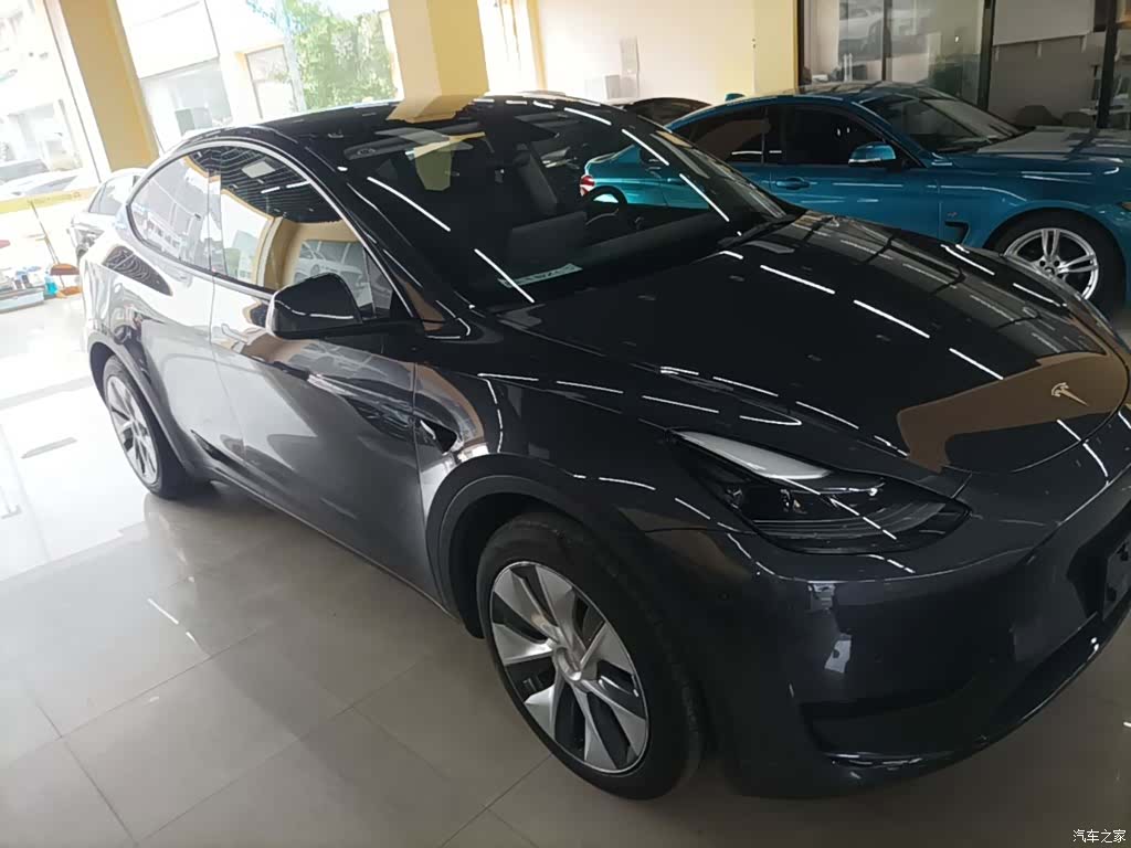 Tesla Model Y, 2023 4