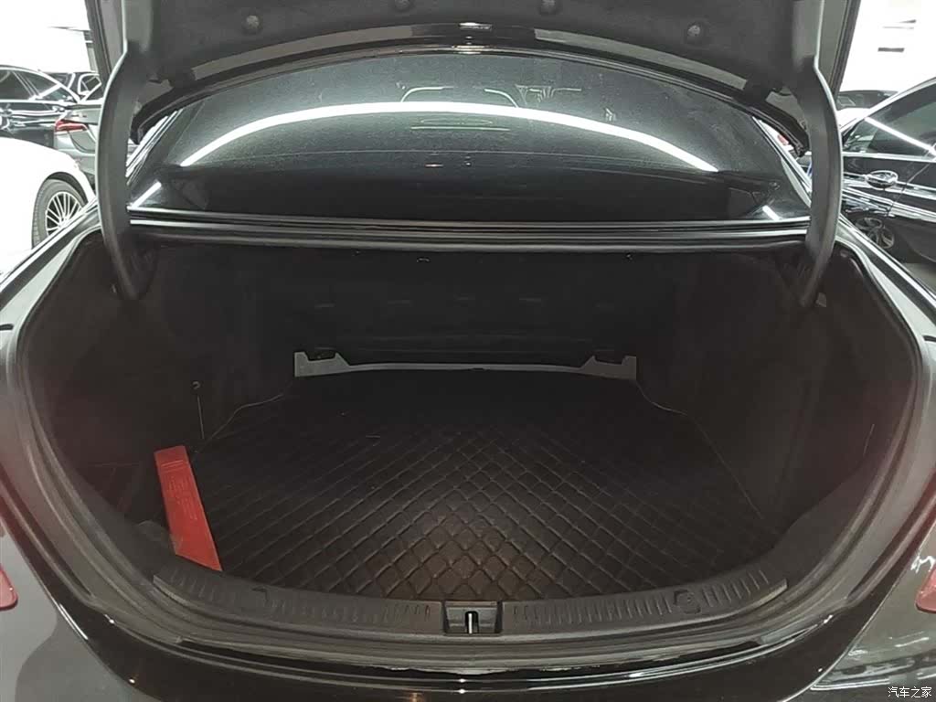 Mercedes-Benz E-Class, 2019 19