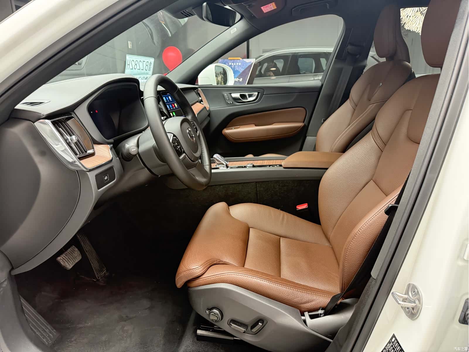 Volvo XC60, 2025 12