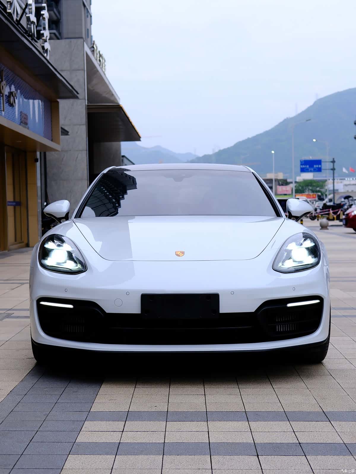 Porsche Panamera, 2022 2