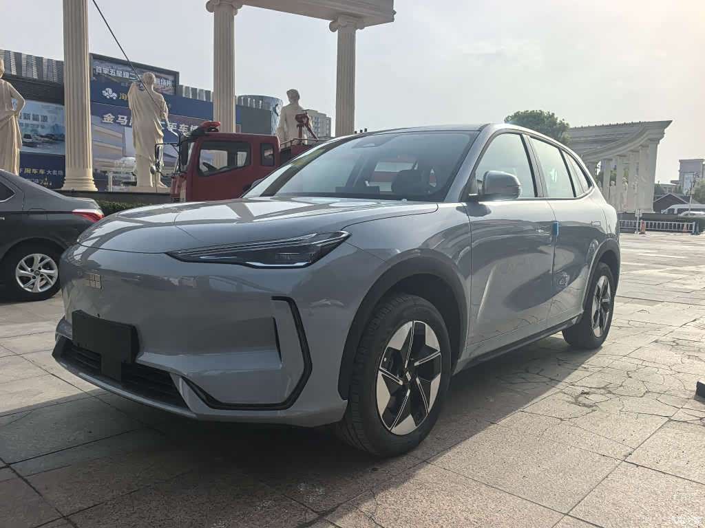 Geely Galaxy E5, 2025 1