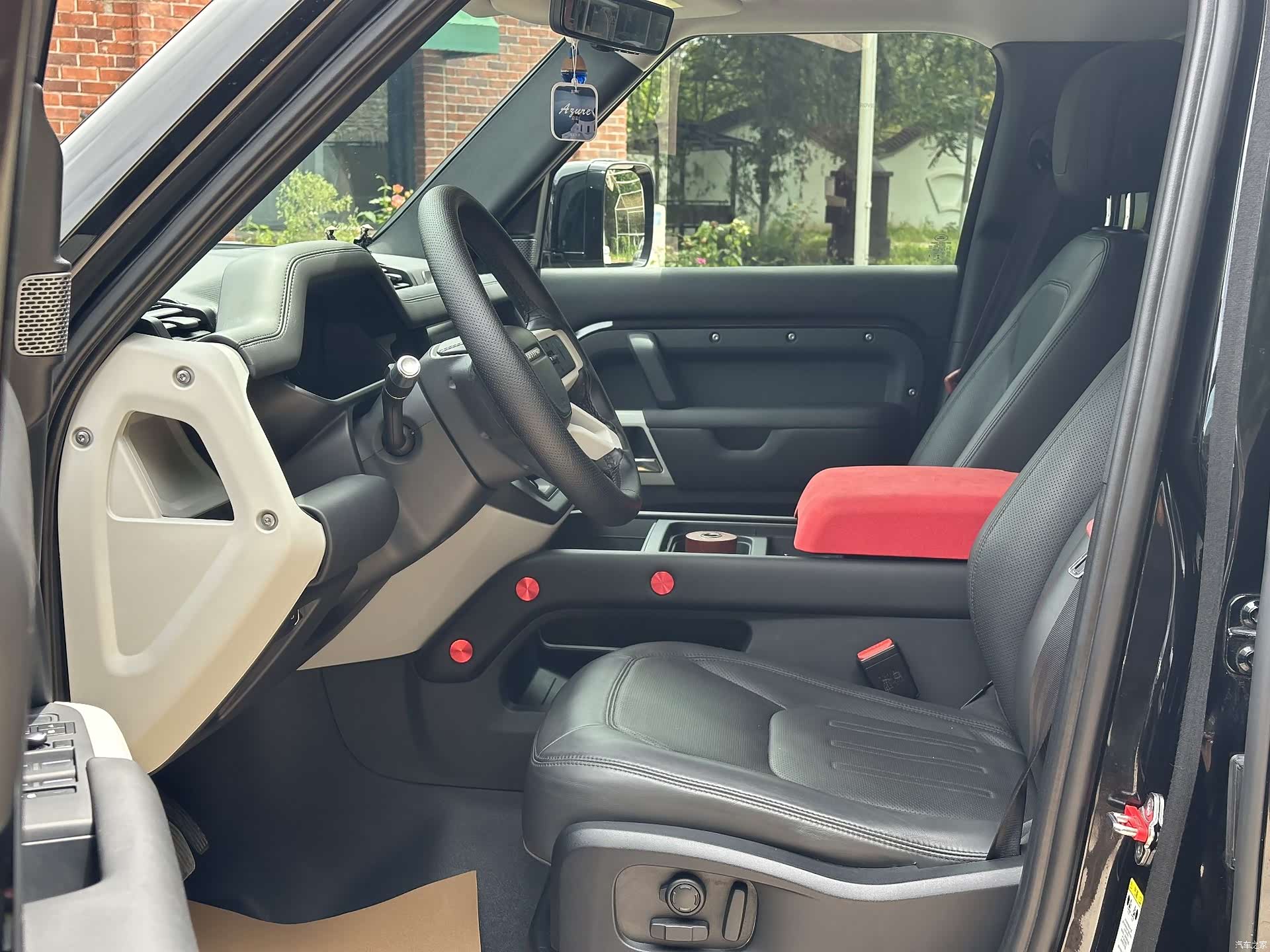 Land Rover Defender, 2021 7