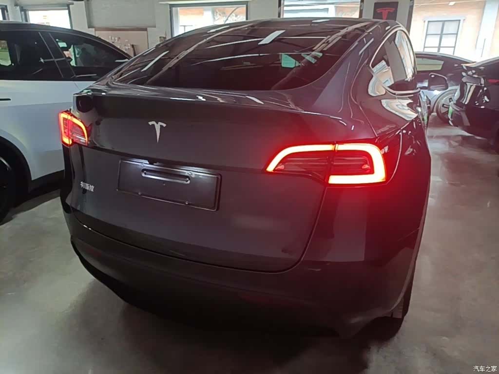 Tesla Model Y, 2025 6