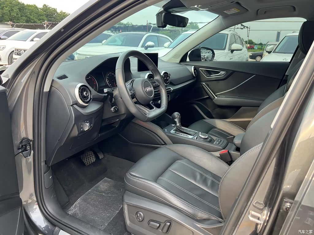 Audi Q2L, 2022 11