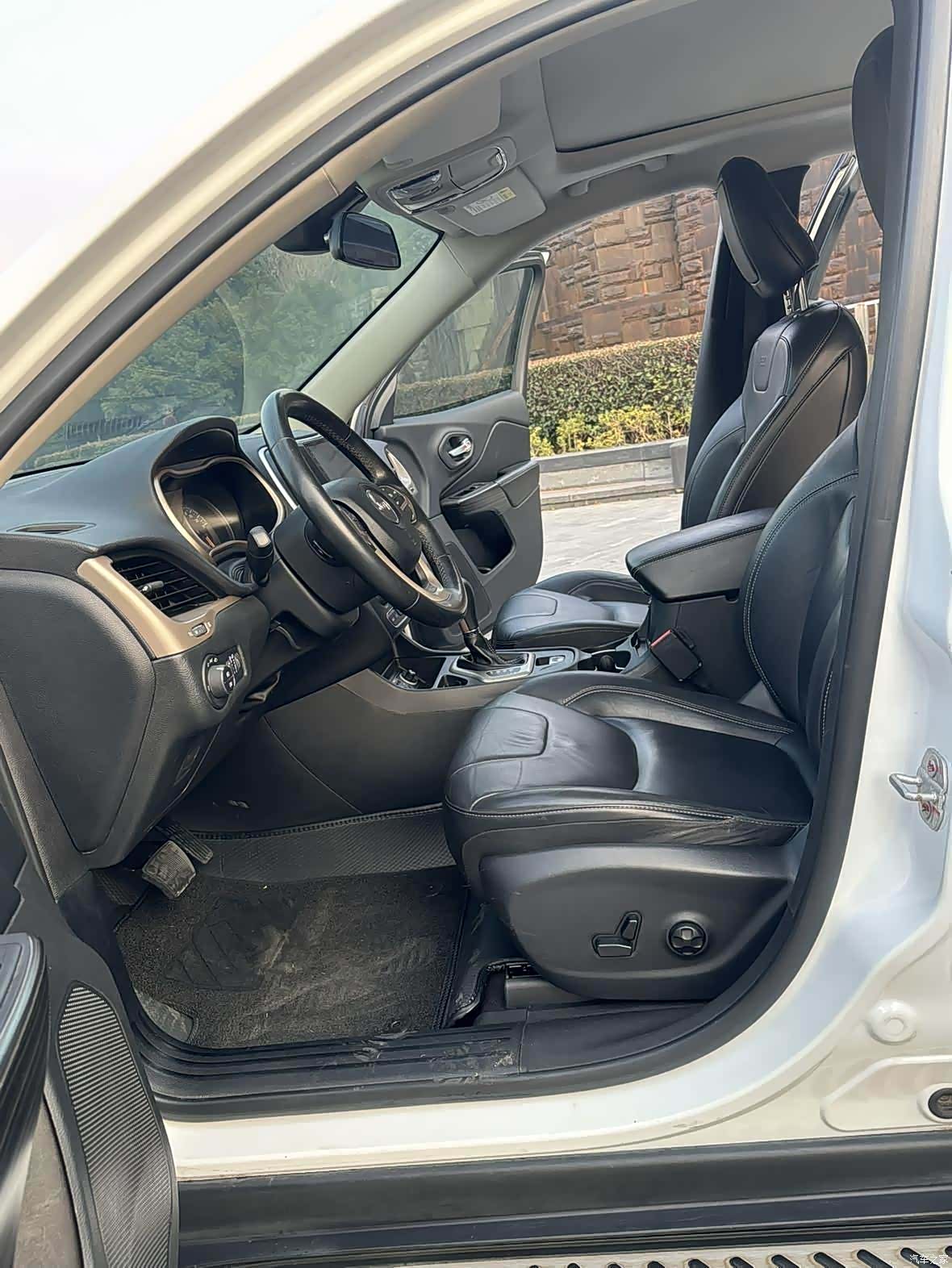 Jeep Cherokee, 2015 16