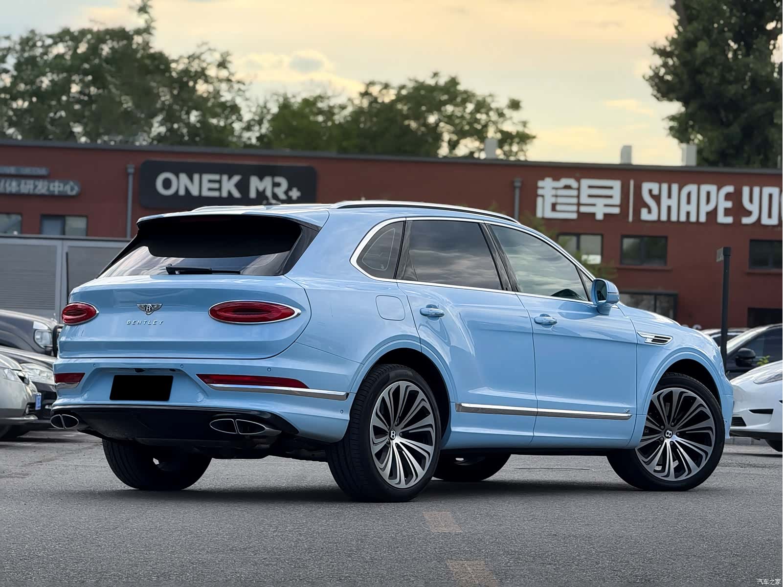 Bentley Bentayga, 2021 19