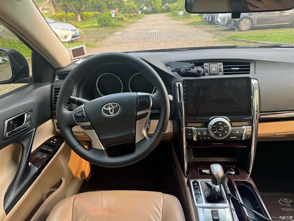 Toyota 2.5V, 2011 7