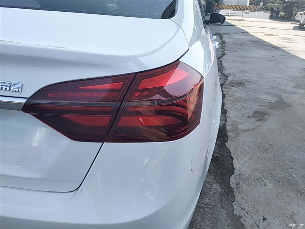 Geely Emgrand, 2018 8