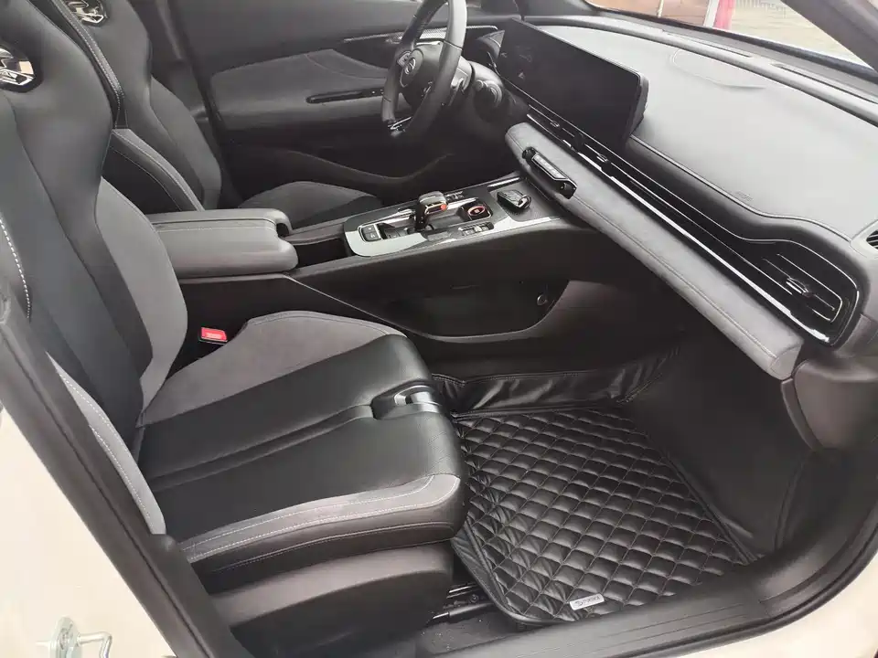 Trumpchi Shadow Leopard