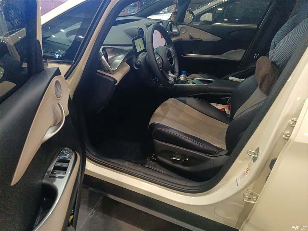 BYD Dolphin, 2023 11