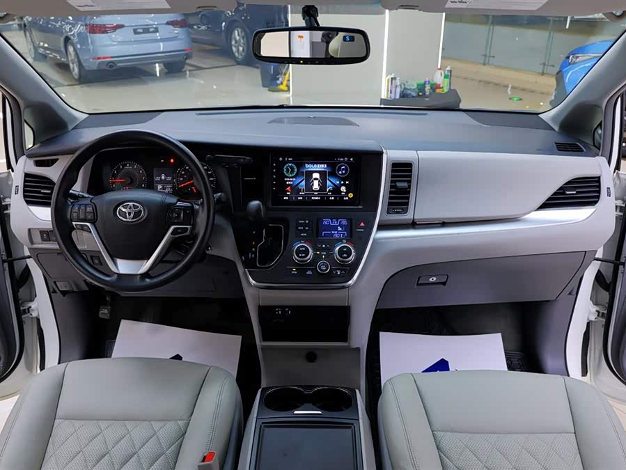 Toyota SIENNA 2017, фото 18