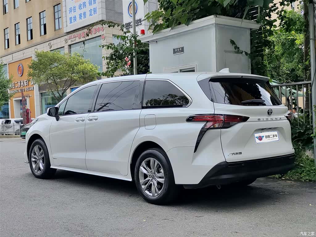 Toyota Sienna, 2024 4