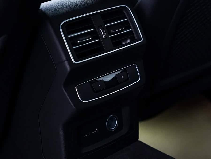 Audi Q5L 2025, фото 22