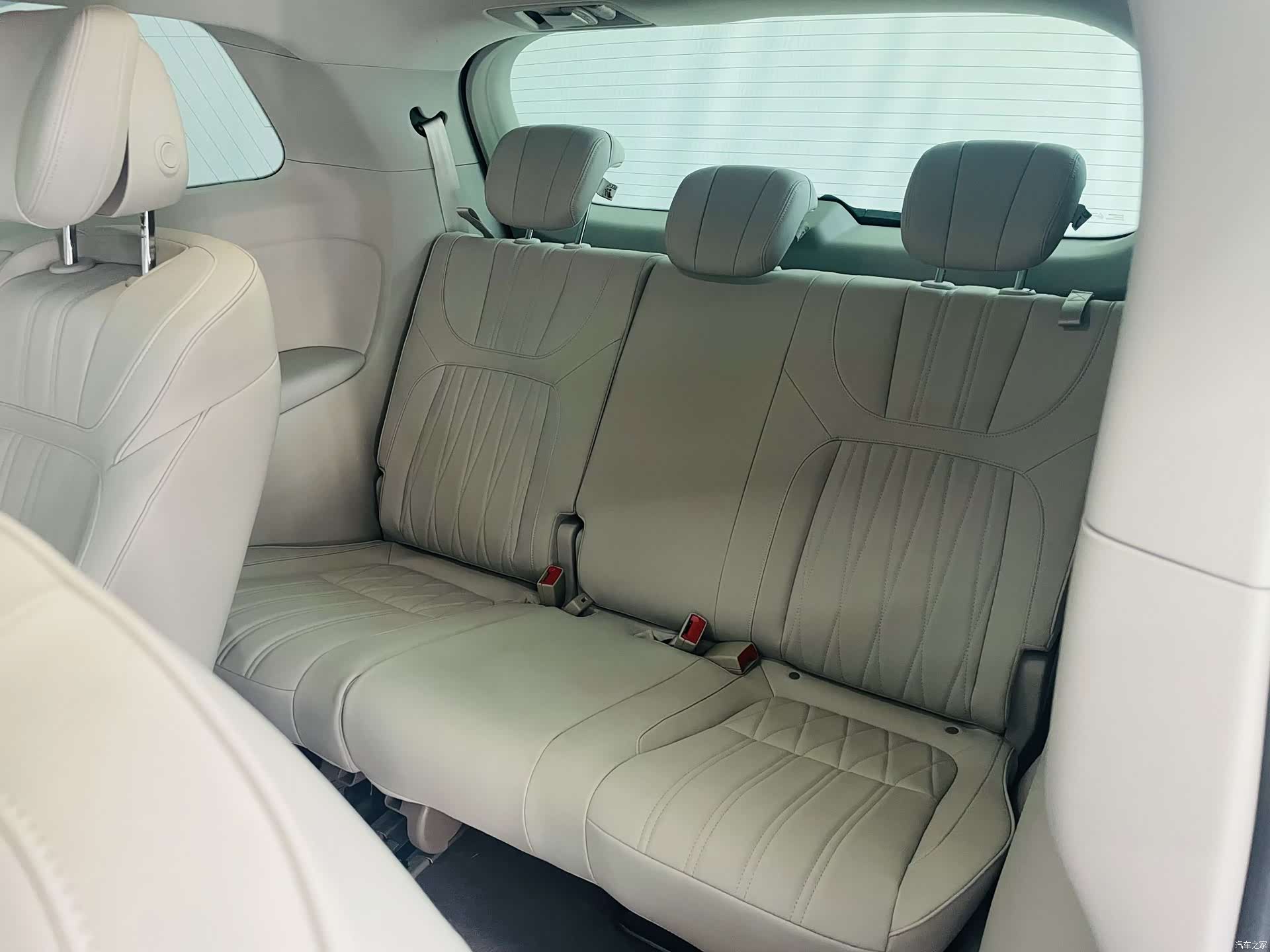Roewe iMAX8, 2025 14