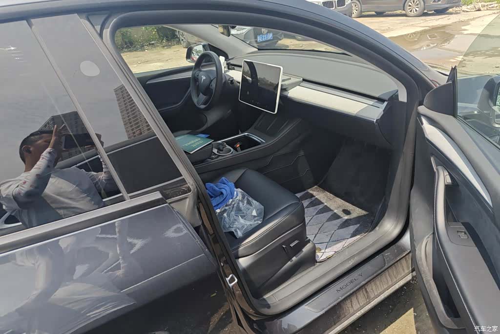 Tesla Model Y, 2024 8