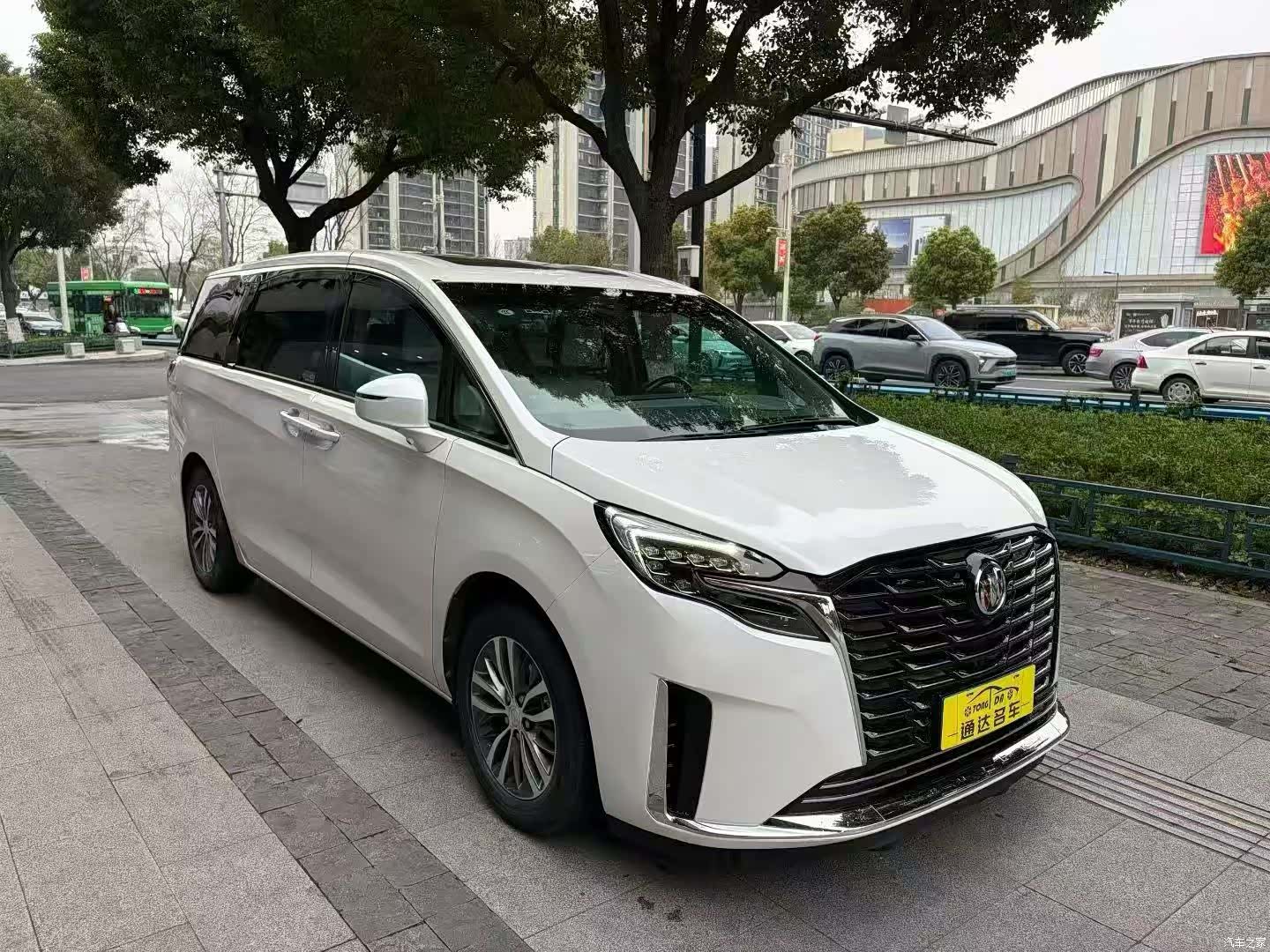 Buick GL8, 2022 3