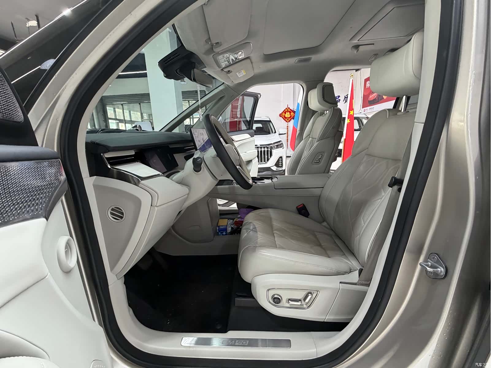 Volvo EM90, 2024 13