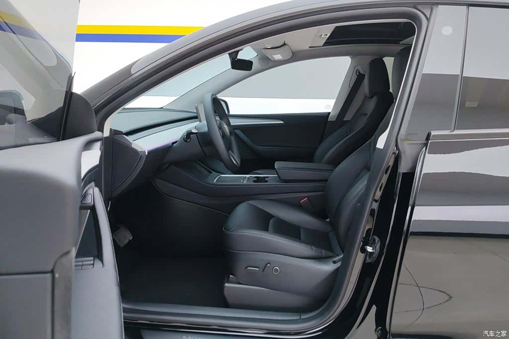 Tesla Model Y, 2024 9