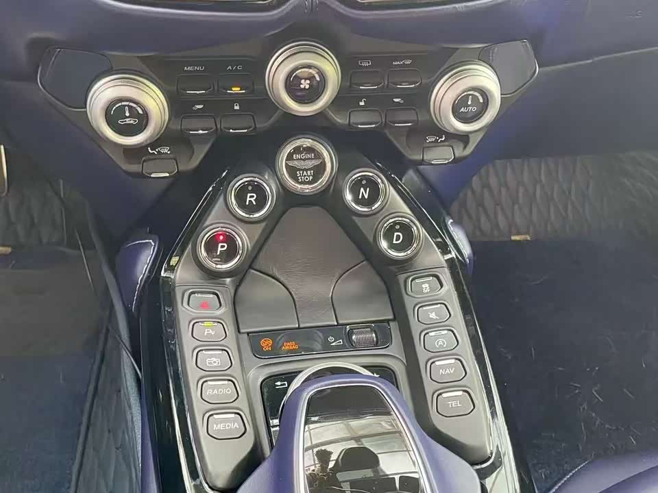 Aston Martin V8 Vantage